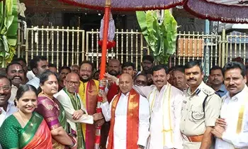 Garuda Seva: గరుడ సేవ కోసం తిరుమలకు చేరిన 9 శ్రీవారి గొడుగులు
