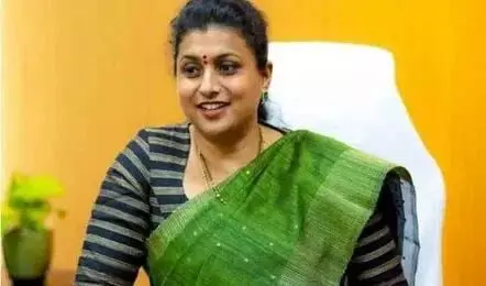 Roja: వెంకటేశ్తో దూరం వెనుక అసలు నిజం అదే.. రాజా సినిమాలో అందుకే ఛాన్స్ మిస్సైంది.. రోజా ఓపెన్ కామెంట్స్! Roja: వెంకటేశ్తో దూరం వెనుక అసలు నిజం అదే.. రాజా సినిమాలో అందుకే ఛాన్స్ మిస్సైంది.. రోజా ఓపెన్ కామెంట్స్!