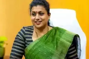 Roja: వెంకటేశ్తో దూరం వెనుక అసలు నిజం అదే.. రాజా సినిమాలో అందుకే ఛాన్స్ మిస్సైంది.. రోజా ఓపెన్ కామెంట్స్! Roja: వెంకటేశ్తో దూరం వెనుక అసలు నిజం అదే.. రాజా సినిమాలో అందుకే ఛాన్స్ మిస్సైంది.. రోజా ఓపెన్ కామెంట్స్!