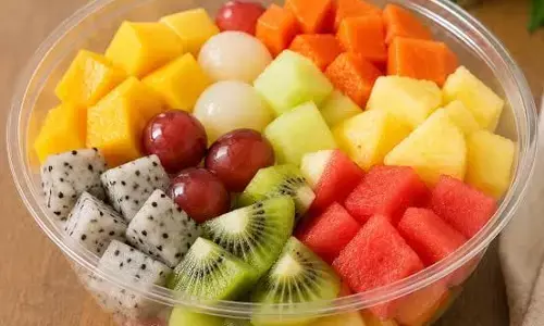 Eating Fruit Salad: ఫ్రూట్ సలాడ్ తింటున్నారా? ఈ పండ్లను కలిపి తింటే మేలు కంటే కీడే ఎక్కువ.. Eating Fruit Salad: ఫ్రూట్ సలాడ్ తింటున్నారా? ఈ పండ్లను కలిపి తింటే మేలు కంటే కీడే ఎక్కువ..