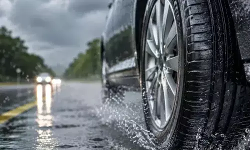 Tubeless Tyre: ట్యాగ్లో ఎన్ని పంచర్లు పడితే ప్రాణాపాయం? అసలు కారు టైర్ ఎప్పుడు మార్చాలి? Tubeless Tyre: ట్యాగ్లో ఎన్ని పంచర్లు పడితే ప్రాణాపాయం? అసలు కారు టైర్ ఎప్పుడు మార్చాలి?