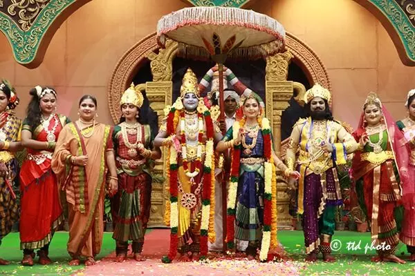 Srivari Brahmotsavams: శ్రీవారి బ్రహ్మోత్సవాల్లో ఆధ్యాత్మిక శోభ Srivari Brahmotsavams: శ్రీవారి బ్రహ్మోత్సవాల్లో ఆధ్యాత్మిక శోభ