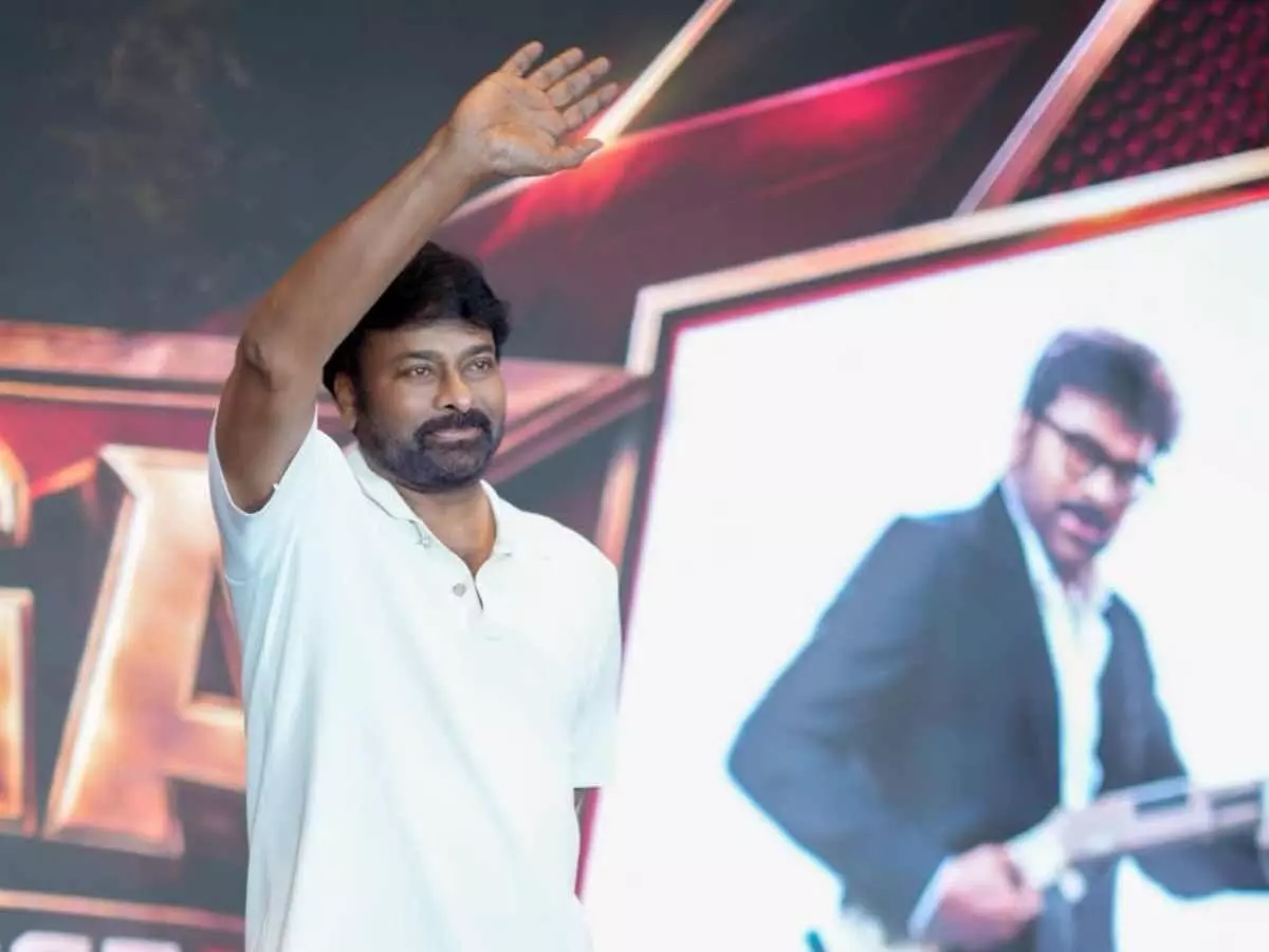 Kaka: కాకా’లో చిరంజీవి పాత్ర పేరు రివీల్.. కదిరి కాళిదాస్గా మెగాస్టార్! Kaka: కాకా’లో చిరంజీవి పాత్ర పేరు రివీల్.. కదిరి కాళిదాస్గా మెగాస్టార్!