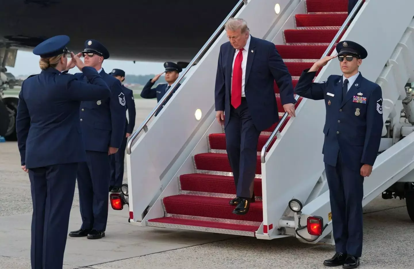 DonaldTrump: ట్రంప్ సౌదీ అభ్యర్థనపై సంకోచం: హూతీలపై దాడులు వాయిదా DonaldTrump: ట్రంప్ సౌదీ అభ్యర్థనపై సంకోచం: హూతీలపై దాడులు వాయిదా