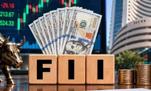 Stock Market: షేర్ మార్కెట్ నుంచి విదేశీ ఇన్వెస్టర్లు పరారీ.. ఒక్క నెలలోనే రూ.23,000 కోట్లు వెనక్కి Stock Market: షేర్ మార్కెట్ నుంచి విదేశీ ఇన్వెస్టర్లు పరారీ.. ఒక్క నెలలోనే రూ.23,000 కోట్లు వెనక్కి