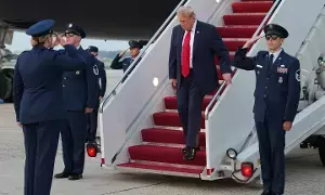 DonaldTrump: ట్రంప్ సౌదీ అభ్యర్థనపై సంకోచం: హూతీలపై దాడులు వాయిదా DonaldTrump: ట్రంప్ సౌదీ అభ్యర్థనపై సంకోచం: హూతీలపై దాడులు వాయిదా