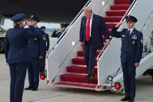 DonaldTrump: ట్రంప్ సౌదీ అభ్యర్థనపై సంకోచం: హూతీలపై దాడులు వాయిదా DonaldTrump: ట్రంప్ సౌదీ అభ్యర్థనపై సంకోచం: హూతీలపై దాడులు వాయిదా
