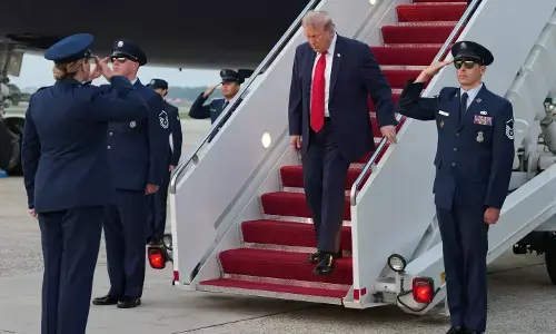 DonaldTrump: ట్రంప్ సౌదీ అభ్యర్థనపై సంకోచం: హూతీలపై దాడులు వాయిదా DonaldTrump: ట్రంప్ సౌదీ అభ్యర్థనపై సంకోచం: హూతీలపై దాడులు వాయిదా