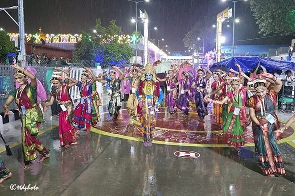 Chandraprabha Vahana Seva: చంద్రప్రభ వాహనసేవలో కళా వైభవం Chandraprabha Vahana Seva: చంద్రప్రభ వాహనసేవలో కళా వైభవం