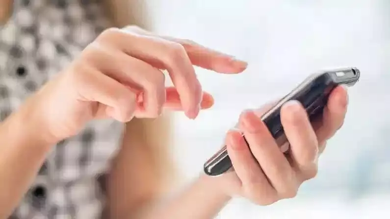 Using Your Mobile Phone for Long Hours: ఎక్కువసేపు మొబైల్ వాడుతున్నారా? ఈ లైఫ్స్టైల్ మార్పులు తప్పనిసరి! Using Your Mobile Phone for Long Hours: ఎక్కువసేపు మొబైల్ వాడుతున్నారా? ఈ లైఫ్స్టైల్ మార్పులు తప్పనిసరి!