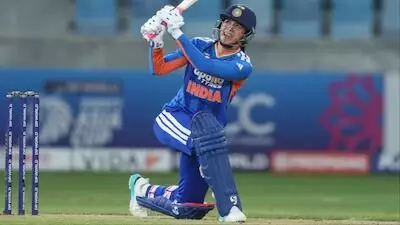 Smriti Mandhana: చరిత్ర సృష్టించిన స్మృతి మంధాన.. మహిళల అంతర్జాతీయ క్రికెట్లో 11 వేల పరుగులు! Smriti Mandhana: చరిత్ర సృష్టించిన స్మృతి మంధాన.. మహిళల అంతర్జాతీయ క్రికెట్లో 11 వేల పరుగులు!