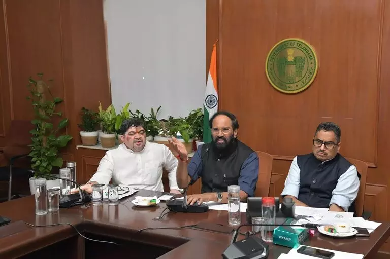 Minister Uttam: ప్రాజెక్టులకు భూసేకరణ వేగం పెంచాలి.. రైతులకు ₹813 కోట్లు వెంటనే చెల్లించాలి: మంత్రి ఉత్తమ్ Minister Uttam: ప్రాజెక్టులకు భూసేకరణ వేగం పెంచాలి.. రైతులకు ₹813 కోట్లు వెంటనే చెల్లించాలి: మంత్రి ఉత్తమ్