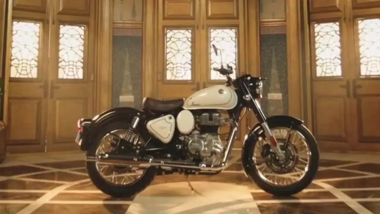Royal Enfield: రాయల్ ఎన్ఫీల్డ్ నుంచి మరో అదిరిపోయే బైక్.. క్లాసిక్ 350 సిగ్నేచర్ వైట్ ఎడిషన్ విడుదల Royal Enfield: రాయల్ ఎన్ఫీల్డ్ నుంచి మరో అదిరిపోయే బైక్.. క్లాసిక్ 350 సిగ్నేచర్ వైట్ ఎడిషన్ విడుదల