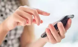 Using Your Mobile Phone for Long Hours: ఎక్కువసేపు మొబైల్ వాడుతున్నారా? ఈ లైఫ్‌స్టైల్ మార్పులు తప్పనిసరి!
