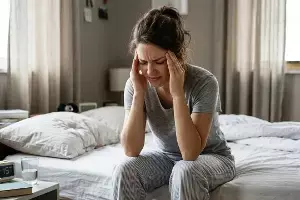 Waking Up with a Headache: ఉదయం లేవగానే తలనొప్పి వేధిస్తోందా? నిద్రపోయే ముందు మీరు చేసే ఈ తప్పులే కారణం.. Waking Up with a Headache: ఉదయం లేవగానే తలనొప్పి వేధిస్తోందా? నిద్రపోయే ముందు మీరు చేసే ఈ తప్పులే కారణం..
