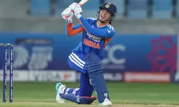 Smriti Mandhana: చరిత్ర సృష్టించిన స్మృతి మంధాన.. మహిళల అంతర్జాతీయ క్రికెట్‌లో 11 వేల పరుగులు!