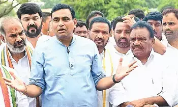 Nija Nirdharana Yatra: జగదీశ్‌రెడ్డి ఫాంహౌస్ ముట్టడించిన కాంగ్రెస్ నేతలు.. 12 ఎకరాల ఇనాం భూముల ఆక్రమణపై ఆరోపణలు