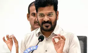 CM Revanth Reddy: ప్రభుత్వ పథకాల్లో ఎస్సీ, ఎస్టీలకు ప్రాధాన్యం.. అత్యాచార బాధితులకు తక్షణ న్యాయం: సీఎం రేవంత్ రెడ్డి CM Revanth Reddy: ప్రభుత్వ పథకాల్లో ఎస్సీ, ఎస్టీలకు ప్రాధాన్యం.. అత్యాచార బాధితులకు తక్షణ న్యాయం: సీఎం రేవంత్ రెడ్డి