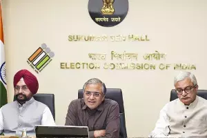 ECI: ఎన్నికల సంఘంలో అంతర్గత విభేదాలు సాధారణమే.. అన్ని నిర్ణయాలు ఏకగ్రీవంగానే: ఈసీఐ ECI: ఎన్నికల సంఘంలో అంతర్గత విభేదాలు సాధారణమే.. అన్ని నిర్ణయాలు ఏకగ్రీవంగానే: ఈసీఐ