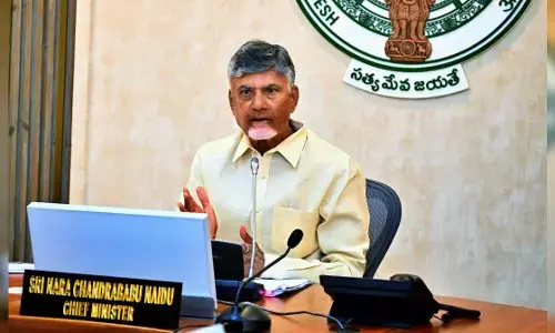 CM Chandrababu: తీవ్ర వాయుగుండం ముప్పు.. సీఎం చంద్రబాబు అత్యవసర సమీక్ష CM Chandrababu: తీవ్ర వాయుగుండం ముప్పు.. సీఎం చంద్రబాబు అత్యవసర సమీక్ష