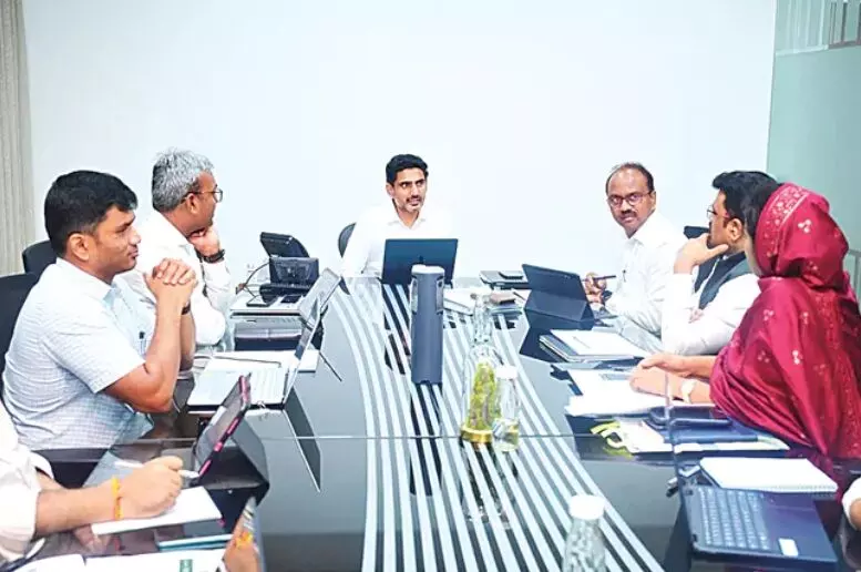 Lokesh: విద్యార్థుల మానసిక ఆరోగ్యం కోసం ప్రత్యేక మిషన్.. యోగా శిక్షణకు లోకేశ్ ఆదేశాలు Lokesh: విద్యార్థుల మానసిక ఆరోగ్యం కోసం ప్రత్యేక మిషన్.. యోగా శిక్షణకు లోకేశ్ ఆదేశాలు
