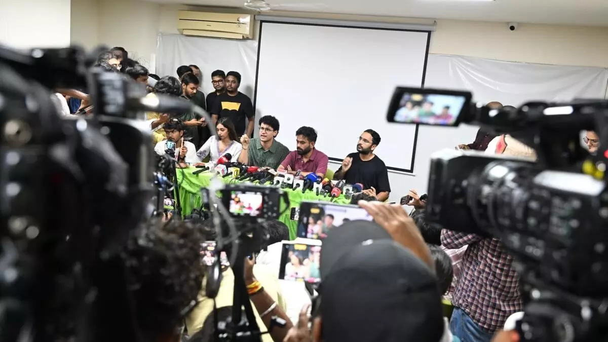 CJP: సీఈసీ జ్ఞానేష్ కుమార్పై సీజేపీ ఉగ్ర హెచ్చరిక.. 48 గంటల్లో రాజీనామా చేయకపోతే ‘జంతర్ మంతర్ 2.0’ CJP: సీఈసీ జ్ఞానేష్ కుమార్పై సీజేపీ ఉగ్ర హెచ్చరిక.. 48 గంటల్లో రాజీనామా చేయకపోతే ‘జంతర్ మంతర్ 2.0’
