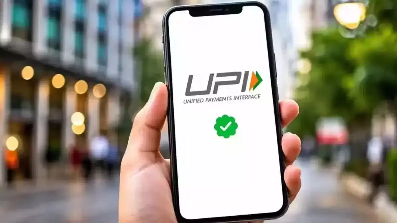 UPI: యూపీఐ పేమెంట్స్పై ఛార్జీల మోత? డెబిట్, క్రెడిట్ కార్డులతో పోలిస్తే ఇదే చాలా చీప్ UPI: యూపీఐ పేమెంట్స్పై ఛార్జీల మోత? డెబిట్, క్రెడిట్ కార్డులతో పోలిస్తే ఇదే చాలా చీప్