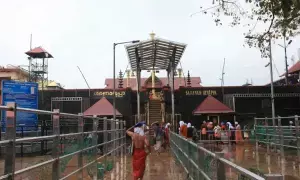 Sabarimala Gold Crown Missing: శబరిమలలో తీవ్ర కలకలం.. అయ్యప్ప స్వామి బంగారు కిరీటం మాయం.. అసలు స్థానంలో నకిలీ.. Sabarimala Gold Crown Missing: శబరిమలలో తీవ్ర కలకలం.. అయ్యప్ప స్వామి బంగారు కిరీటం మాయం.. అసలు స్థానంలో నకిలీ..