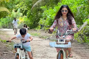 Yash: కుటుంబంతో వెకేషన్లో యశ్.. బీచ్లో భార్య రాధిక పండిట్ ఫొటోలు వైరల్ Yash: కుటుంబంతో వెకేషన్లో యశ్.. బీచ్లో భార్య రాధిక పండిట్ ఫొటోలు వైరల్