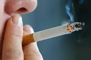 Lung Cancer Risk Drop After Quitting Smoking: సిగరెట్ మానేస్తే లంగ్ క్యాన్సర్ ముప్పు ఎప్పుడు తగ్గుతుంది? 15 ఏళ్ల వరకు శరీరంలో జరిగే మార్పులివే.. Lung Cancer Risk Drop After Quitting Smoking: సిగరెట్ మానేస్తే లంగ్ క్యాన్సర్ ముప్పు ఎప్పుడు తగ్గుతుంది? 15 ఏళ్ల వరకు శరీరంలో జరిగే మార్పులివే..