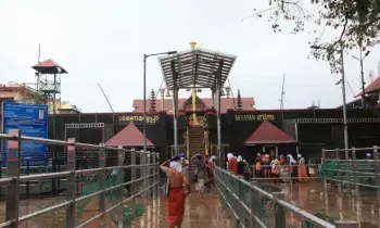 Sabarimala Gold Crown Missing:  శబరిమలలో తీవ్ర కలకలం.. అయ్యప్ప స్వామి బంగారు కిరీటం మాయం.. అసలు స్థానంలో నకిలీ..