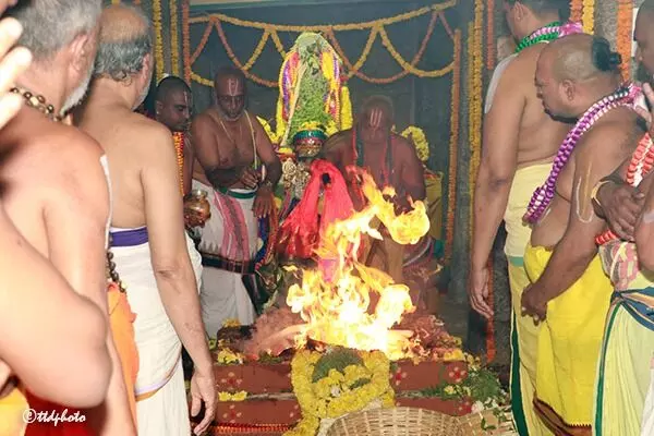 Sri Govindaraja Swamy Pavitrotsavams: పూర్ణాహుతితో ఘనంగా ముగిసిన శ్రీ గోవిందరాజస్వామివారి పవిత్రోత్సవాలు Sri Govindaraja Swamy Pavitrotsavams: పూర్ణాహుతితో ఘనంగా ముగిసిన శ్రీ గోవిందరాజస్వామివారి పవిత్రోత్సవాలు