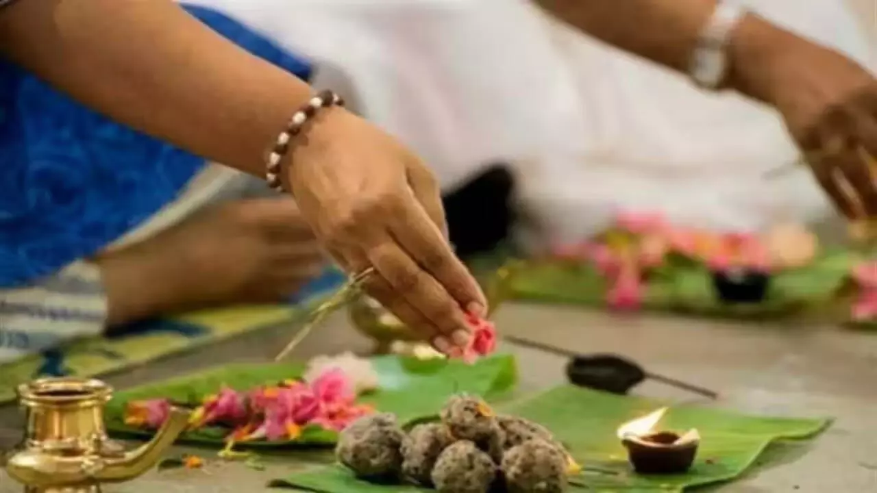 Delayed Marriage Due to Pitru Dosha: వివాహంలో తీవ్ర జాప్యానికి పితృదోషం కారణమా? లక్షణాలు, సులువైన పరిహారాలు ఇవే Delayed Marriage Due to Pitru Dosha: వివాహంలో తీవ్ర జాప్యానికి పితృదోషం కారణమా? లక్షణాలు, సులువైన పరిహారాలు ఇవే