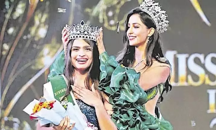 Preethi Munde: ఏజెన్సీ గడప దాటి జాతీయ వేదికపై మెరిసిన గిరిజన బిడ్డ..మిస్ ఇండియా ఎర్త్ వాటర్ 2026గా ఆదిలాబాద్ యువతి ప్రీతి ముండే.. Preethi Munde: ఏజెన్సీ గడప దాటి జాతీయ వేదికపై మెరిసిన గిరిజన బిడ్డ..మిస్ ఇండియా ఎర్త్ వాటర్ 2026గా ఆదిలాబాద్ యువతి ప్రీతి ముండే..