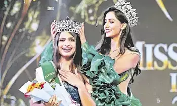 Preethi Munde: ఏజెన్సీ గడప దాటి జాతీయ వేదికపై మెరిసిన గిరిజన బిడ్డ..మిస్ ఇండియా ఎర్త్ వాటర్ 2026గా ఆదిలాబాద్ యువతి ప్రీతి ముండే..