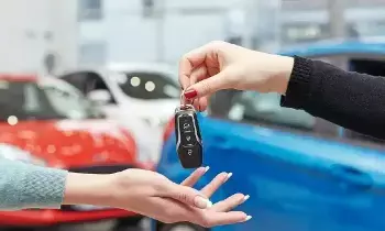 Car Sales: పండుగ సీజన్‌లో కారు కొందామని అనుకుంటున్నారా?.. అయితే ఈ సమస్య తప్పదు