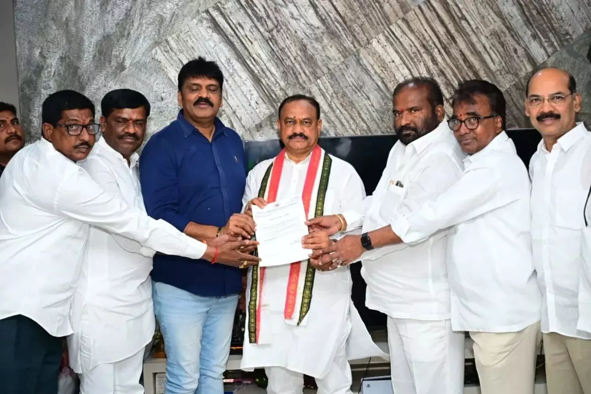 Telangana RTC Union Elections: ఆర్టీసీ ఎన్నికల్లో టీడబ్ల్యూయూకు కాంగ్రెస్ పూర్తి మద్దతు Telangana RTC Union Elections: ఆర్టీసీ ఎన్నికల్లో టీడబ్ల్యూయూకు కాంగ్రెస్ పూర్తి మద్దతు