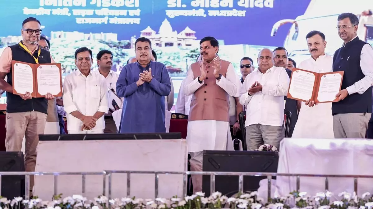 Nitin Gadkari: ఈ20 ఇంధనం మైలేజీ పెంచుతుంది, రైతులకు లాభం, వాహనాలకు ఎలాంటి నష్టం లేదు: గడ్కరీ Nitin Gadkari: ఈ20 ఇంధనం మైలేజీ పెంచుతుంది, రైతులకు లాభం, వాహనాలకు ఎలాంటి నష్టం లేదు: గడ్కరీ
