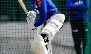 Shubman Gill: నెట్స్లో టీమిండియా కెప్టెన్ శుభ్మన్ గిల్కు గాయం.. సిరాజ్ వేసిన బౌన్సర్తో కలకలం.. Shubman Gill: నెట్స్లో టీమిండియా కెప్టెన్ శుభ్మన్ గిల్కు గాయం.. సిరాజ్ వేసిన బౌన్సర్తో కలకలం..