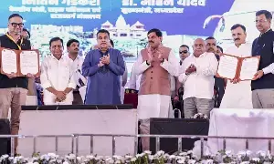 Nitin Gadkari: ఈ20 ఇంధనం మైలేజీ పెంచుతుంది, రైతులకు లాభం, వాహనాలకు ఎలాంటి నష్టం లేదు: గడ్కరీ Nitin Gadkari: ఈ20 ఇంధనం మైలేజీ పెంచుతుంది, రైతులకు లాభం, వాహనాలకు ఎలాంటి నష్టం లేదు: గడ్కరీ