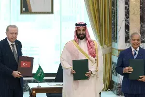 Saudi Arabia: హౌతీ దాడుల నేపథ్యంలో సౌదీ అరేబియా రక్షణకు పాకిస్తాన్, టర్కీ సహాయం Saudi Arabia: హౌతీ దాడుల నేపథ్యంలో సౌదీ అరేబియా రక్షణకు పాకిస్తాన్, టర్కీ సహాయం