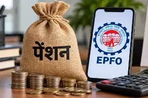 EPFO: పీఎఫ్ రూల్స్ మారాయని మీ జీతంలో కోత కోస్తే కుదరదు.. కంపెనీలకు కేంద్రం వార్నింగ్ EPFO: పీఎఫ్ రూల్స్ మారాయని మీ జీతంలో కోత కోస్తే కుదరదు.. కంపెనీలకు కేంద్రం వార్నింగ్