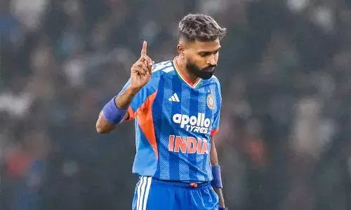 Hardik Pandya: హార్దిక్ పాండ్యాకు మళ్లీ గాయం.. న్యూజిలాండ్ సిరీస్పై సందేహాలు Hardik Pandya: హార్దిక్ పాండ్యాకు మళ్లీ గాయం.. న్యూజిలాండ్ సిరీస్పై సందేహాలు
