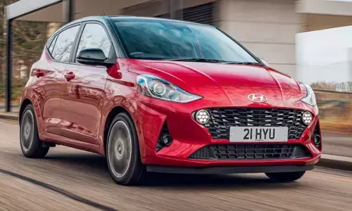 Hyundai i10: కొత్త రూపంలో హ్యుందాయ్ i10.. ధర, ఫీచర్లు చూస్తే మైండ్ బ్లాంక్ కావాల్సిందే Hyundai i10: కొత్త రూపంలో హ్యుందాయ్ i10.. ధర, ఫీచర్లు చూస్తే మైండ్ బ్లాంక్ కావాల్సిందే