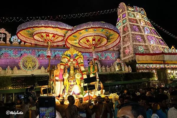 Grand Pournami Garuda Seva: తిరుమలలో వైభవంగా పౌర్ణమి గరుడసేవ Grand Pournami Garuda Seva: తిరుమలలో వైభవంగా పౌర్ణమి గరుడసేవ