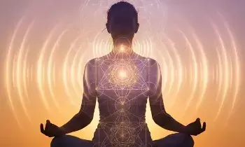 Close Our Eyes While Chanting Mantras: మంత్రోచ్ఛారణ సమయంలో కళ్ళు ఎందుకు మూసుకోవాలి? సనాతన ధర్మంలో దాగి ఉన్న ఆధ్యాత్మిక రహస్యం..