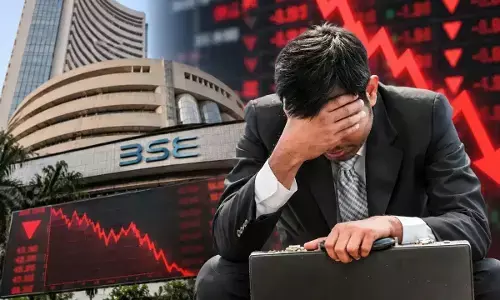 Stock Market: స్టాక్ మార్కెట్లో భారీ పతనం.. వరుసగా రెండో రోజు కుప్పకూలిన సెన్సెక్స్, నిఫ్టి సూచీలు Stock Market: స్టాక్ మార్కెట్లో భారీ పతనం.. వరుసగా రెండో రోజు కుప్పకూలిన సెన్సెక్స్, నిఫ్టి సూచీలు