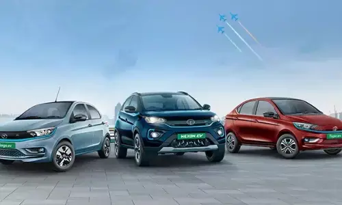 Tata EV: బ్యాటరీని కొనుగోలు చేయాల్సిన పనిలేదు.. సగం ధరకే టాటా ఈవీ కార్లు Tata EV: బ్యాటరీని కొనుగోలు చేయాల్సిన పనిలేదు.. సగం ధరకే టాటా ఈవీ కార్లు