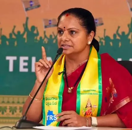 Kavitha: కేటీఆర్పై కవిత విమర్శలు: కేసీఆర్ నిర్ణయాలు తప్పు అంటే పార్టీ వ్యతిరేకతేనా? Kavitha: కేటీఆర్పై కవిత విమర్శలు: కేసీఆర్ నిర్ణయాలు తప్పు అంటే పార్టీ వ్యతిరేకతేనా?