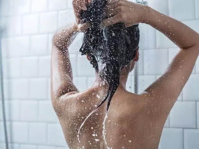 Taking a Hot Shower Right After Eating: భోజనం చేసిన వెంటనే వేడినీటి స్నానం చేస్తున్నారా? అయితే ఈ విషయాలు తప్పక తెలుసుకోండి.. Taking a Hot Shower Right After Eating: భోజనం చేసిన వెంటనే వేడినీటి స్నానం చేస్తున్నారా? అయితే ఈ విషయాలు తప్పక తెలుసుకోండి..